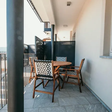 Meda - Lakeside Leisure & Business Apartman