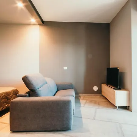 Meda - Lakeside Leisure & Business Apartman *