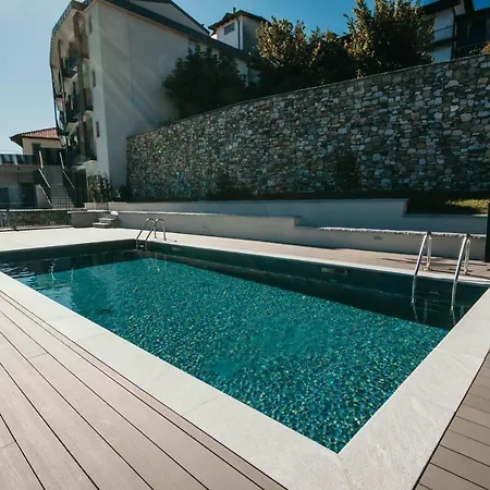 Meda - Lakeside Leisure & Business Apartman *