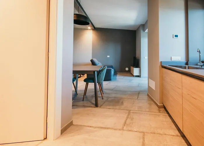 Meda - Lakeside Leisure & Business *